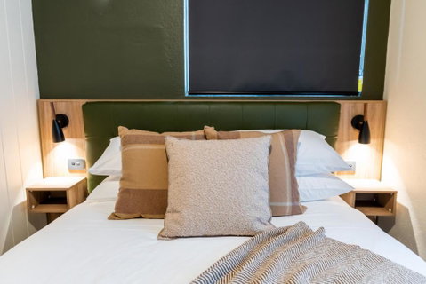 Eyre Hotel - Accommodation Main Beach 1