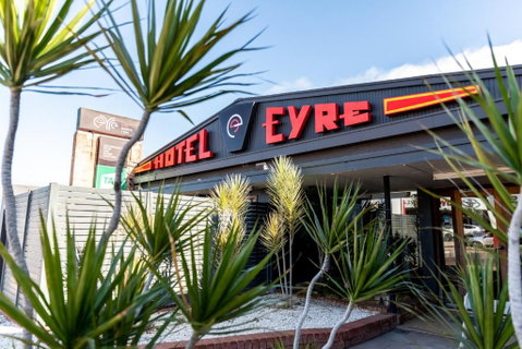 Eyre Hotel - Accommodation Main Beach 4