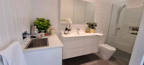 Fab 4brm Home With Pool A 15 Min Walk To Beach - Accommodation Main Beach 4