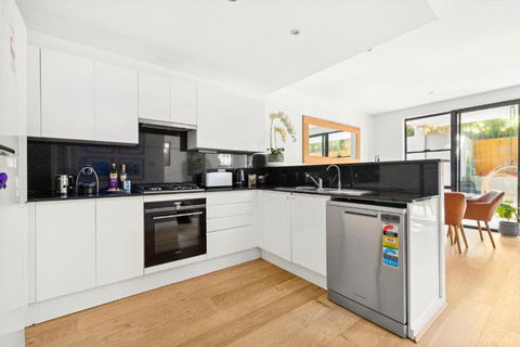 Fab Bondi 2-Bed With Courtyard & Alfresco Dining - Accommodation Main Beach 3