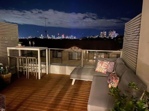 Fab Penthouse Near Bondi / Bronte, Shops & Bars - Accommodation Main Beach 4