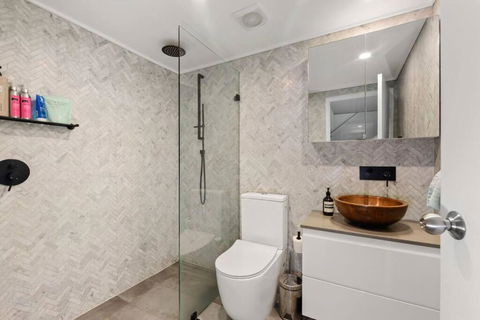 Fab Penthouse Near Bondi / Bronte, Shops & Bars - Accommodation Main Beach 3