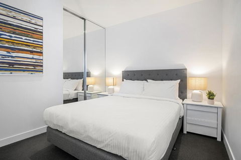 Fabulous 1-Bed With Pool And Private Courtyard - Accommodation Main Beach 1