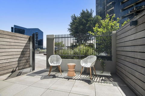 Fabulous 1-Bed With Pool And Private Courtyard - Accommodation Main Beach 3