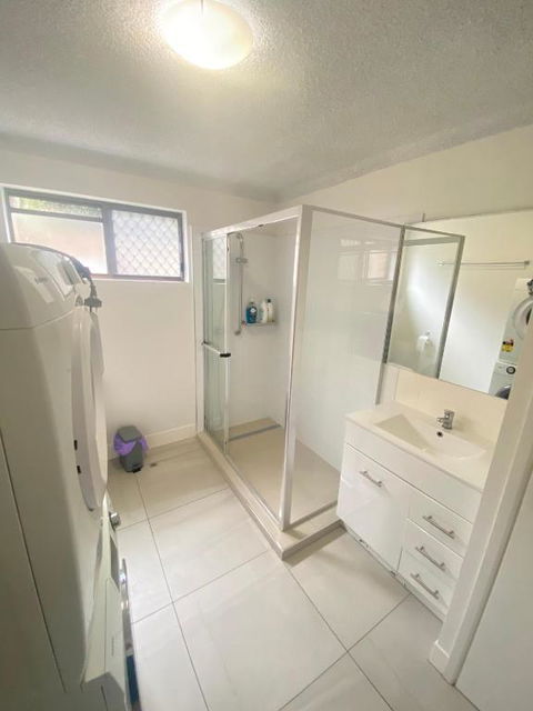 Fabulous Canal-front Unit In Mooloolaba - Accommodation Main Beach 2