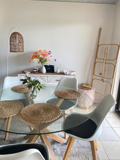 Fabulous Canal-front Unit In Mooloolaba - Accommodation Main Beach 4