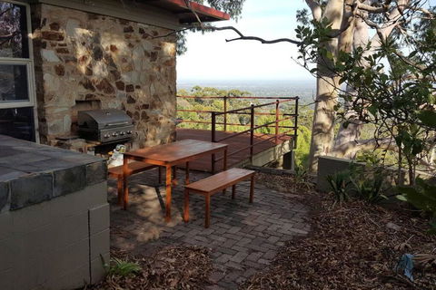 Family Home Prestigious Suburb Panoramic Views - Accommodation Main Beach 1