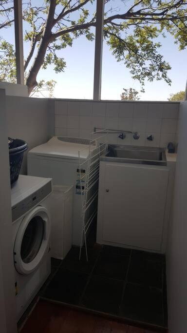 Family Home Prestigious Suburb Panoramic Views - Accommodation Main Beach 2