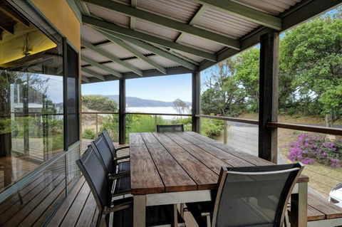 Far Shore - Accommodation Main Beach 2