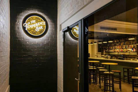 Farmers Home Hotel - Accommodation Main Beach 1