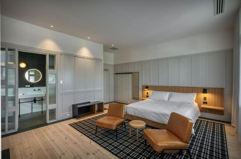 Farmers Home Hotel - Accommodation Main Beach 2
