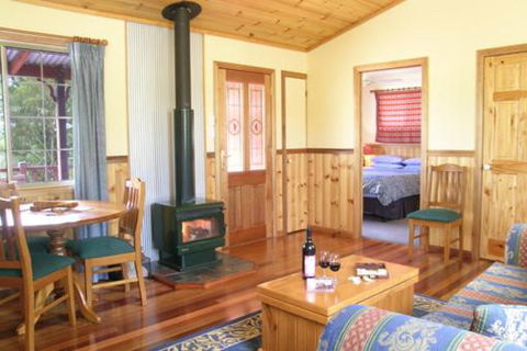 Fergies Hill Spa Cottage @ Granite Ridge Wines - Accommodation Main Beach 3
