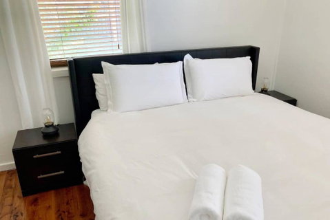 Fieldsend Cottage - Accommodation Main Beach 2