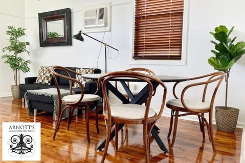 Fieldsend Cottage - Accommodation Main Beach 0