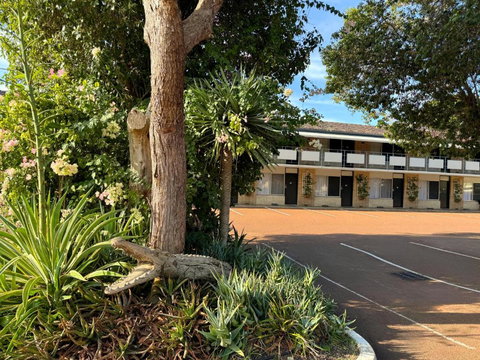 Flag Motor Lodge - Accommodation Main Beach 2