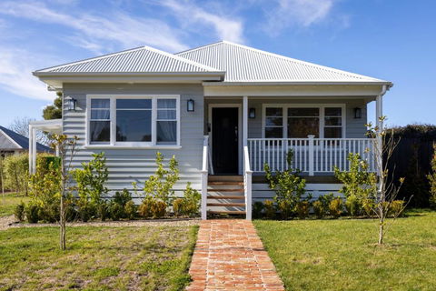 FOREST CORNER - 3 BEDROOM WEATHERBOARD, TRENTHAM - Accommodation Main Beach 0