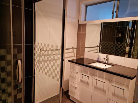 Four Bedroom House With Free Parking On Site - Accommodation Main Beach 2