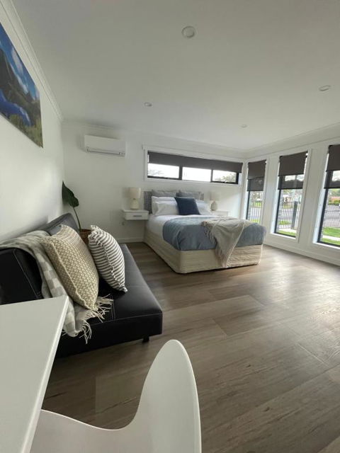 Four Square Short Stay Accommodation Railton - Accommodation Main Beach 4