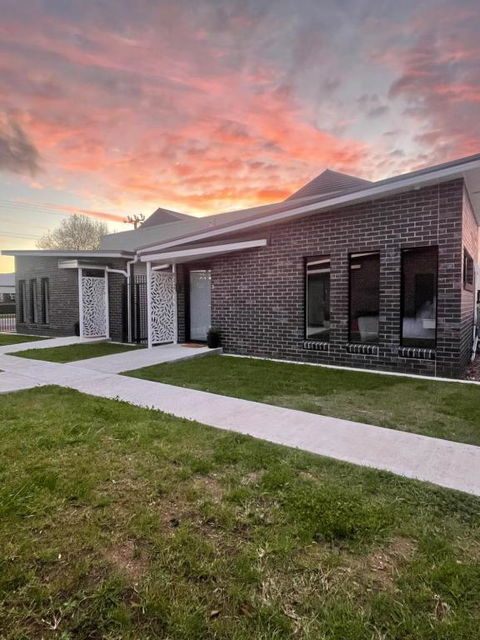 Four Square Short Stay Accommodation Railton - Accommodation Main Beach 0