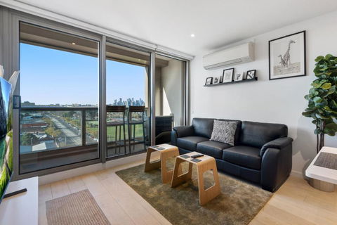 FLEMINGTON - Melbourne City Views - Accommodation Main Beach 1
