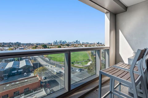 FLEMINGTON - Melbourne City Views - Accommodation Main Beach 4