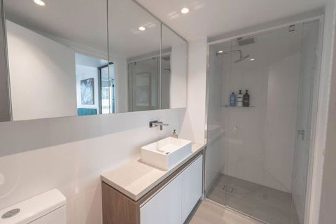 FV Peppers 2BR 2BA W Parking, Shared Spa, Gym, Pool - Accommodation Main Beach 3