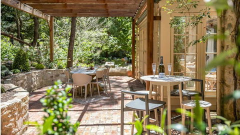 FROGWELL HOLLOW Immerse Into An Idyllic Fairytale - Accommodation Main Beach 3