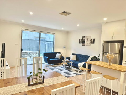 Fully Equipped 3BR-Townhouse - Accommodation Main Beach 0