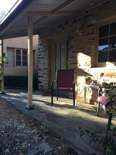 Gasworks B&B Cottages - Accommodation Main Beach 1
