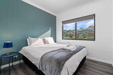 Glenowrie Cottage - 1 King 2 Singles Near Cadia - Accommodation Main Beach 0