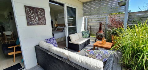 Goat Island Bungalow - Accommodation Main Beach 2