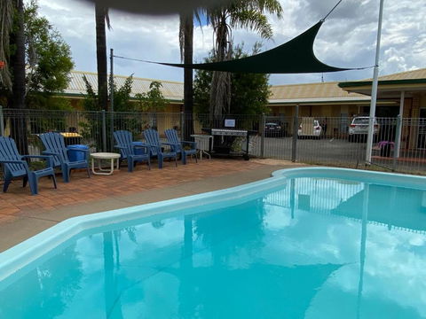 Golden West Motor Inn - Accommodation Main Beach 1