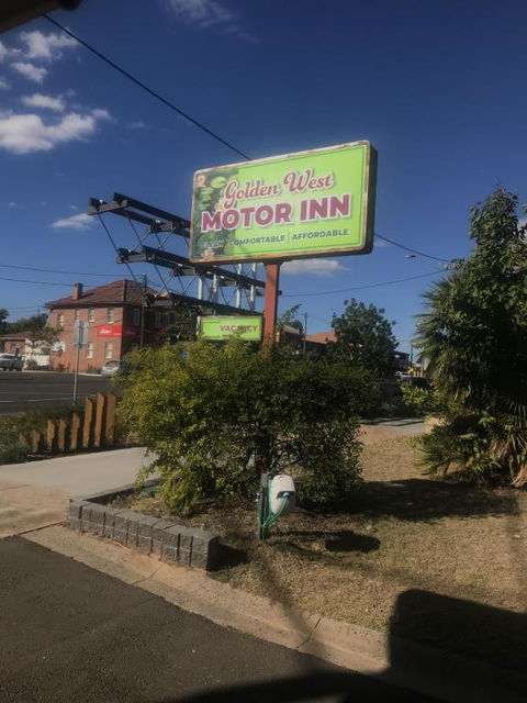 Golden West Motor Inn - Accommodation Main Beach 0