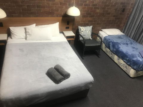 Golden West Motor Inn - Accommodation Main Beach 4