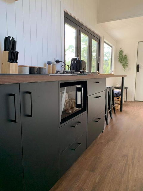 Gorgeous 2 Bedroom Tiny House Noosa Hinterland - Accommodation Main Beach 4