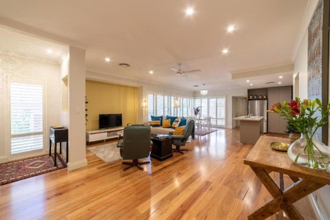 Greenmount Getaway - Accommodation Main Beach 0
