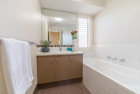 Greenmount Getaway - Accommodation Main Beach 4