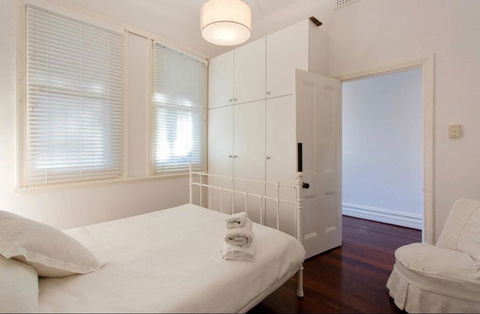Gorgeous Subiaco Cottage - Accommodation Main Beach 3