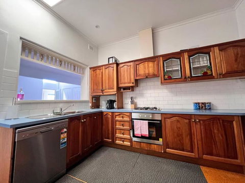 Group House With Views Of The Salt Pool And Spa - Accommodation Main Beach 1