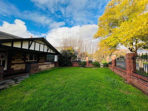 Group House With Views Of The Salt Pool And Spa - Accommodation Main Beach 3