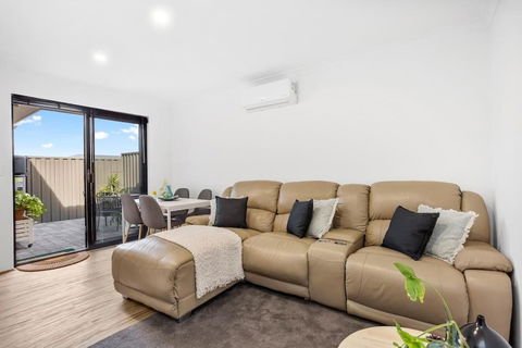 Guildford Family Hideaway - Accommodation Main Beach 0