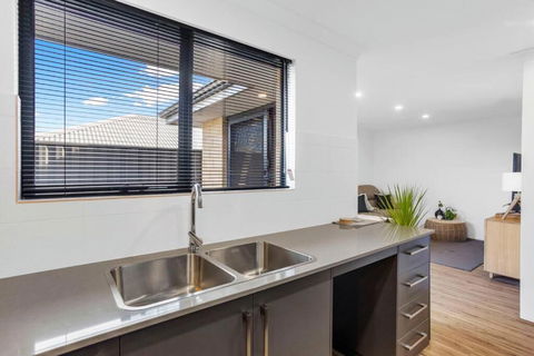 Guildford Family Hideaway - Accommodation Main Beach 3