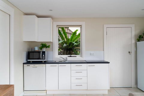 Gull Cottage By Beach Stays - Accommodation Main Beach 4