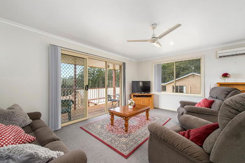 H1211 Mission Terrace Lakewood Heights Estate - Accommodation Main Beach 0