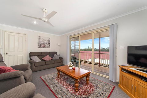 H1211 Mission Terrace Lakewood Heights Estate - Accommodation Main Beach 1