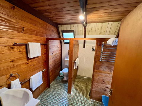 Hakea At Porongurup Chalets - Accommodation Main Beach 3