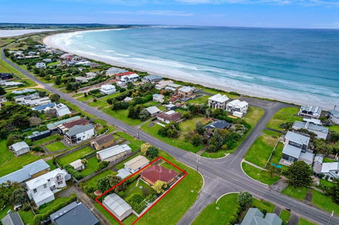 Hakuna Matata - Accommodation Main Beach 1