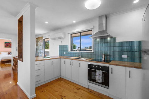 Halcyon Hardwicke Bay - Accommodation Main Beach 2