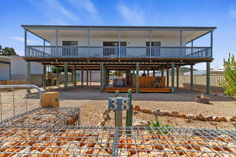 Halcyon Hardwicke Bay - Accommodation Main Beach 0