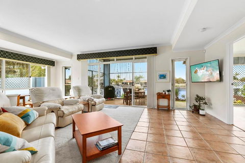 HALYCON HOUSE - Accommodation Main Beach 0